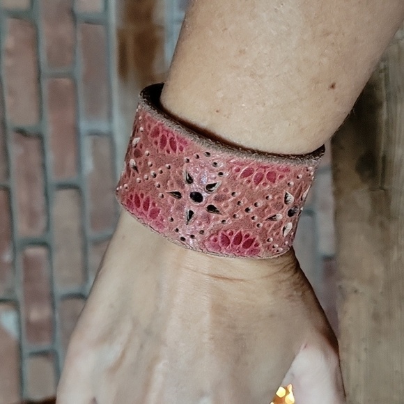 🔥LAST ONE🔥 Upcycled Reimagined Leather Cuff Bracelet - Picture 2 of 6